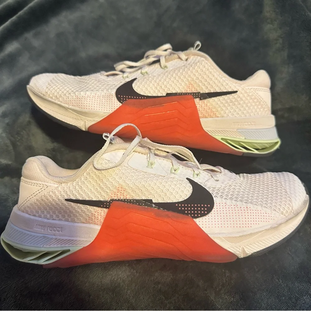 Nike Metcon 7 Women’s 10.5 • Light Soft Pink / Magic Ember • Training Shoes